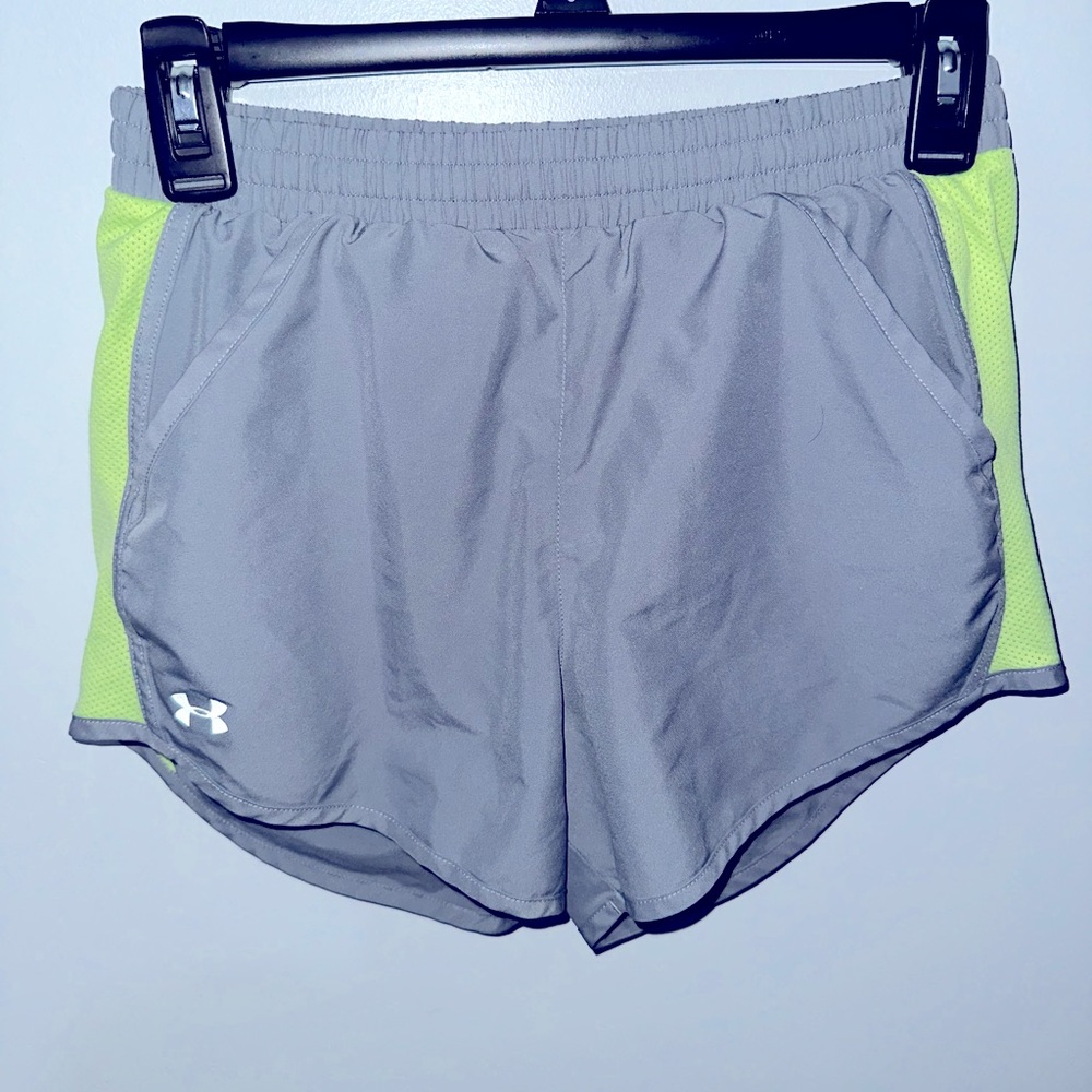 UNDER ARMOUR WOMENS SIZE SMALL RUNNING SHORTS